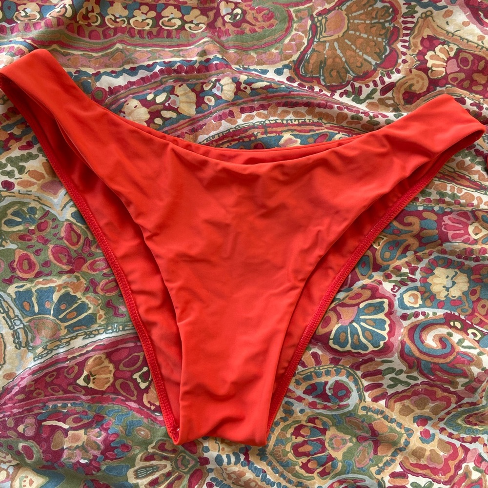 Byron Bottom in coral
